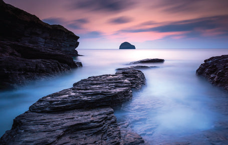 PCC542 - Gull Rock Trebarwith Strand Postcard